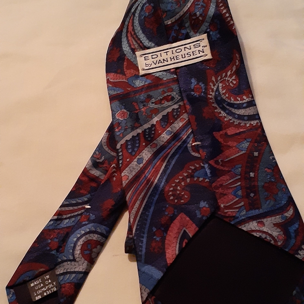 Van Heusen 100% polyester neck tie
